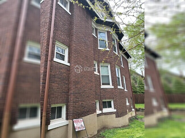 Building Photo - 2581 Madison Rd
