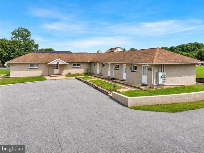 Building Photo - 420 London Dr