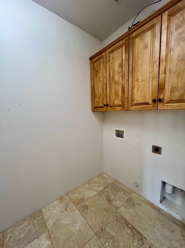 Building Photo - 30 Schimberg Rd