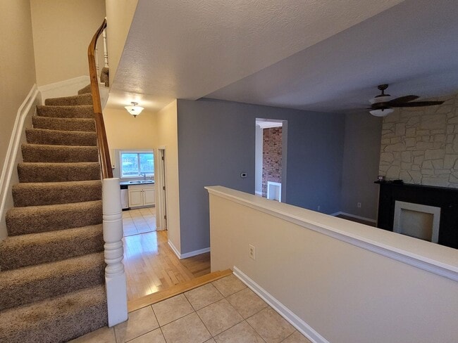 Building Photo - Beautiful 2 Bedroom Home in South Side - C...