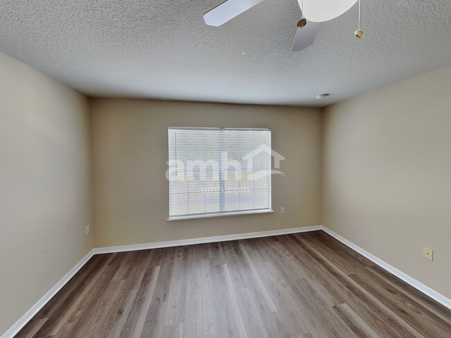Building Photo - 31810 Parkdale Dr