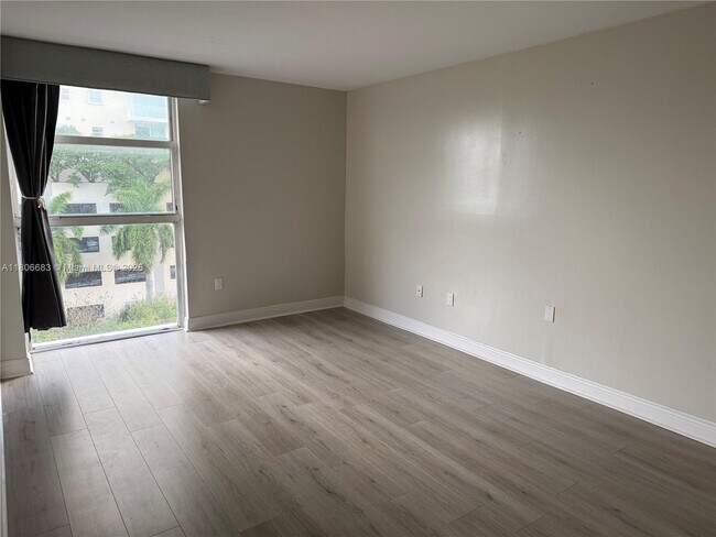 Building Photo - 2501 Brickell Ave