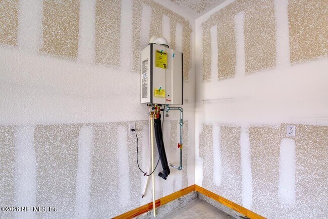 Building Photo - 21 Temple Dr