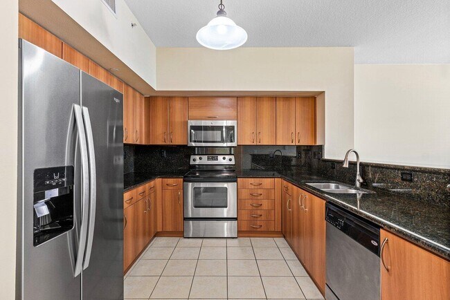 Building Photo - 250 NE 3rd Ave