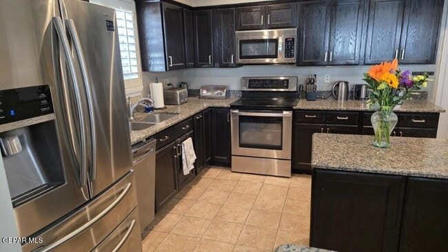 Building Photo - 10557 Breezeway Ave