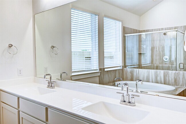 Building Photo - 8403 Oceanmist Cv Dr