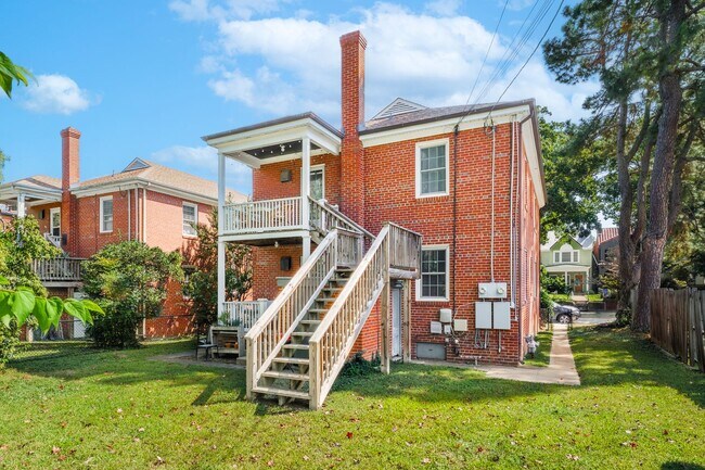 Building Photo - Great Two Bedroom apartment in the Museum ...