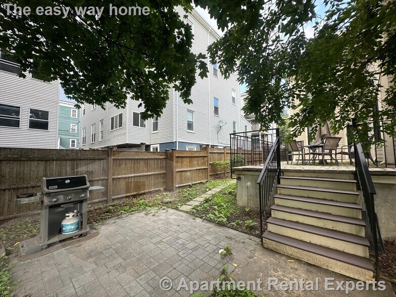 Building Photo - 16 Linden Ave