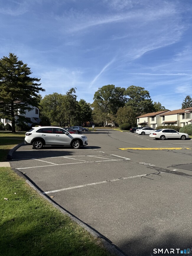 Building Photo - 221 Cottonwood Rd