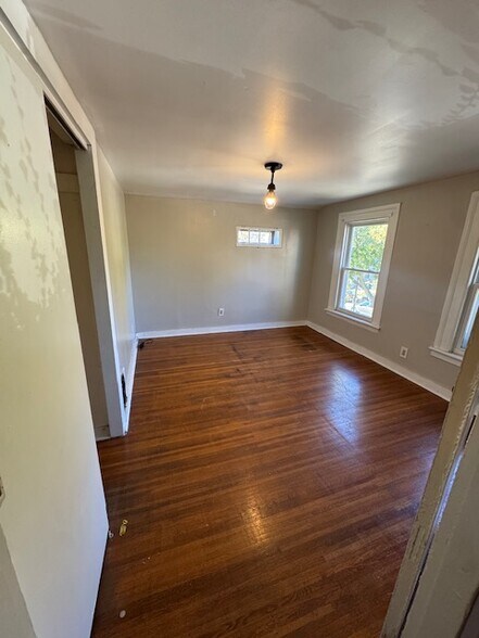 Building Photo - 46 Alexander St