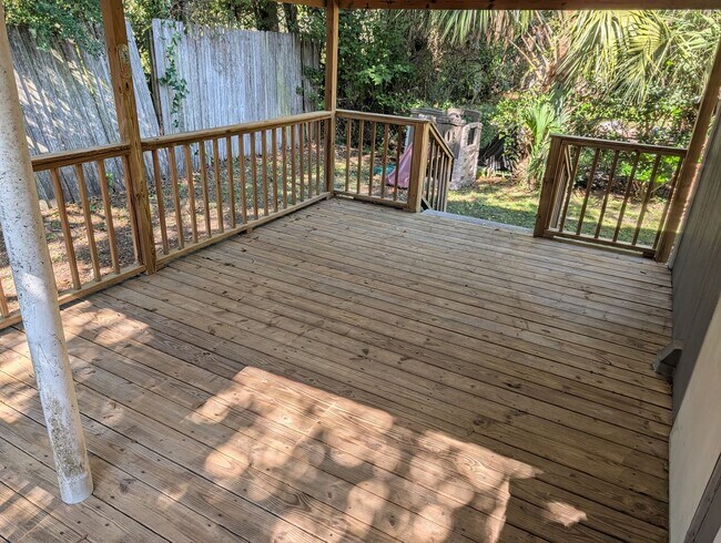 Building Photo - Lovely Home is Quiet Southwest Jacksonville Neighborhood