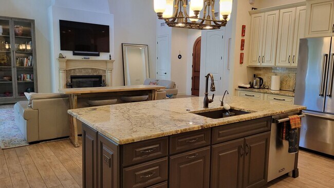 Building Photo - Seasonal stunning 5/5 pool home west of trail near Siesta Key!