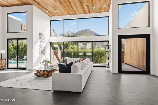 Building Photo - 5156 N 45th Pl