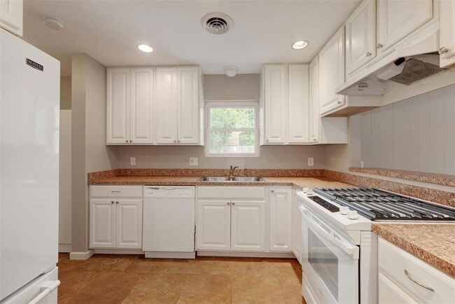 Building Photo - 8301 Franwood Ln