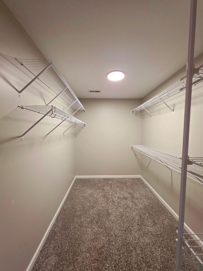 Building Photo - 3 BR 2.5 BA Hunters Creek