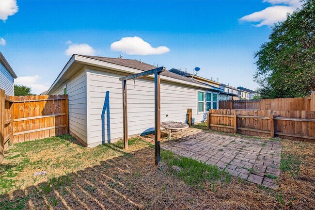 Building Photo - 3343 Apple Dale Dr