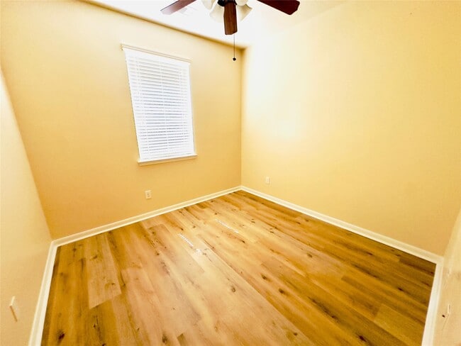 Building Photo - 1919 Spring Cliff Court