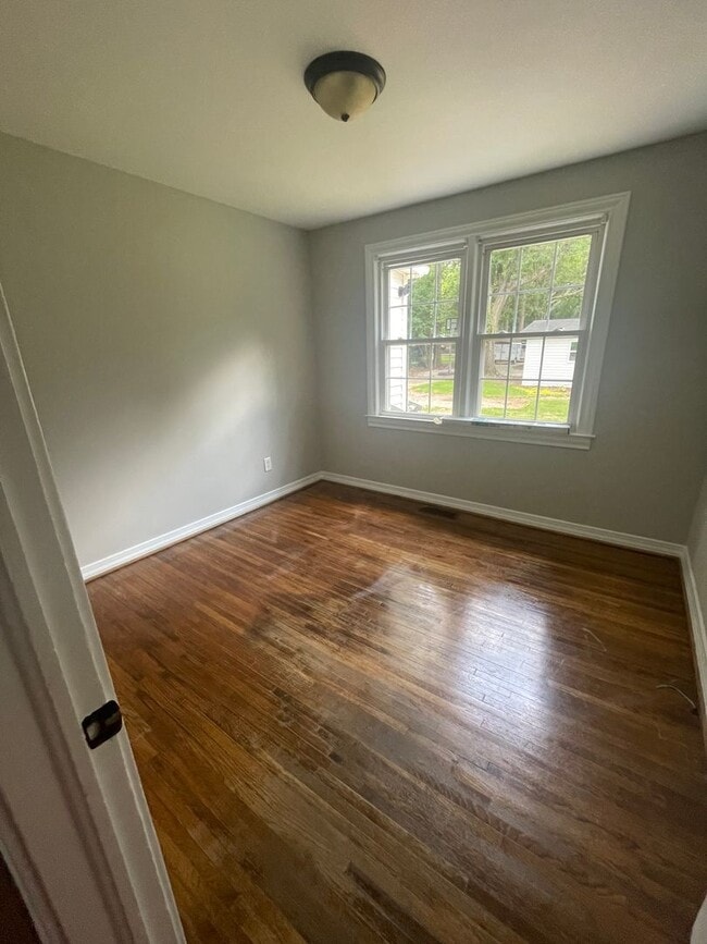 Building Photo - 3 Bedroom 1 Bath Ranch In Fountain Inn!!!!...