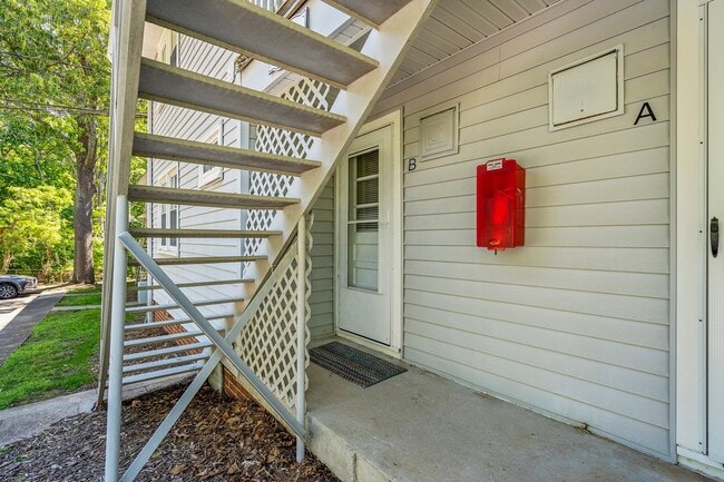 Building Photo - GREAT CONDO IN RALEIGH!