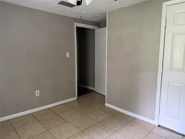 Building Photo - 5764 Cessna Dr