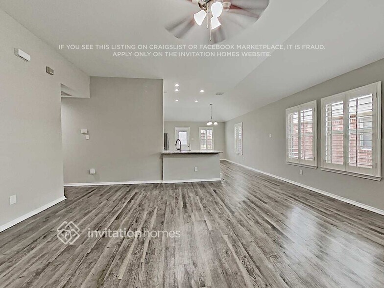 Building Photo - 8824 King Ranch Dr