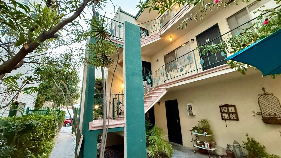 Building Photo - 122 Junipero Ave