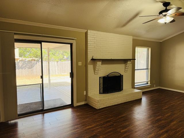 Building Photo - 912 Woodview Dr