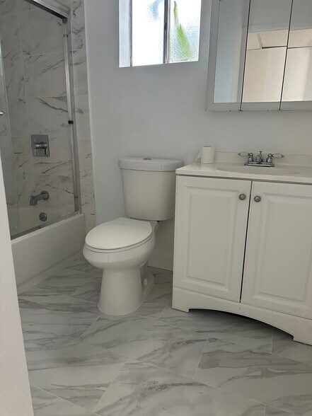 Building Photo - 18350 Hatteras St