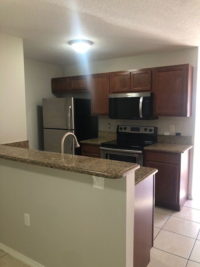 Building Photo - Sanford 3 Bedroom/1.5 Bath with single garage