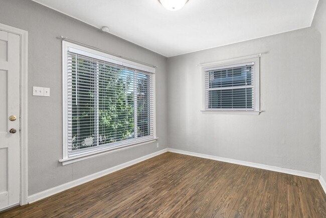 Building Photo - Chic French-ish Town-Cottage