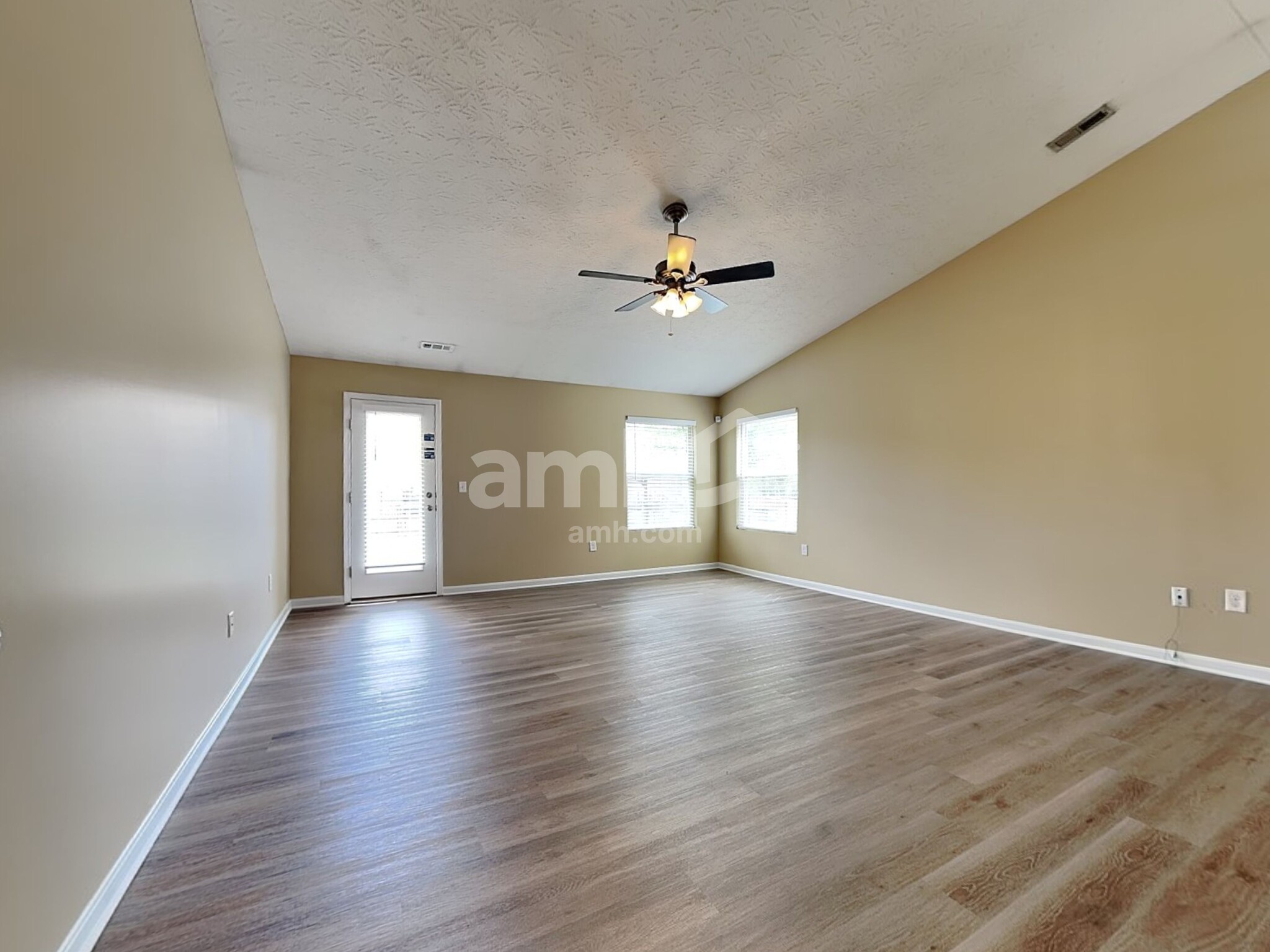 Building Photo - 469 Hennepin Dr