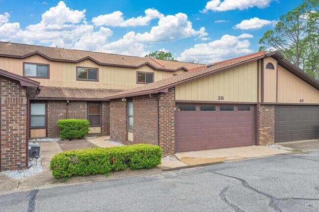Building Photo - Enjoy resort-style amenities with this rental!
