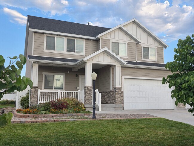 Building Photo - 73 W Hillside Dr