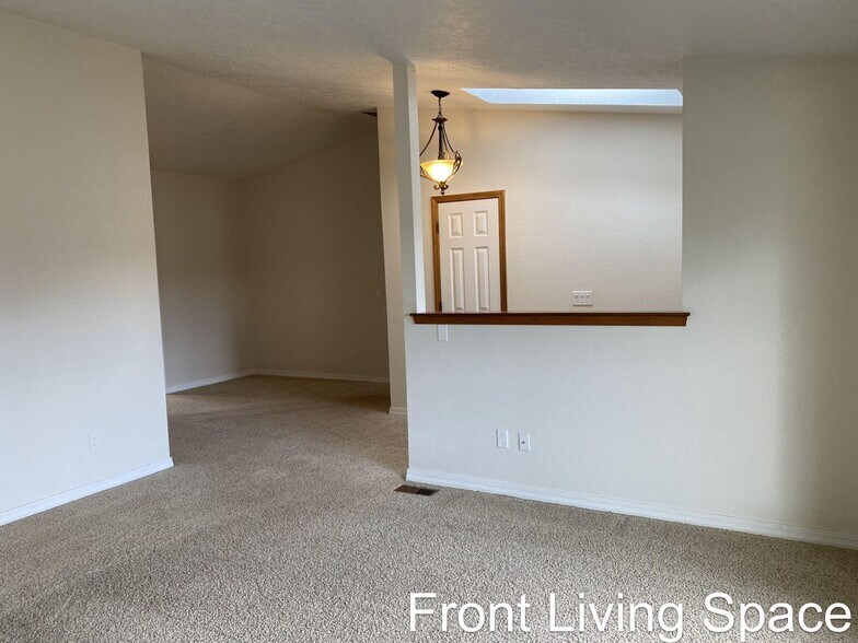 Building Photo - 9835 W Alliance Dr