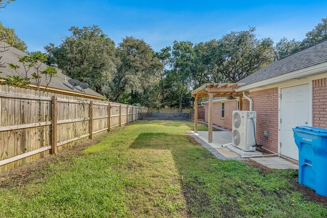Building Photo - Beautifully Updated Home in Navarre!