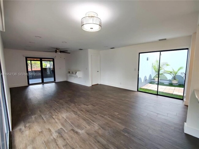 Building Photo - 5201 SW 31st Ave