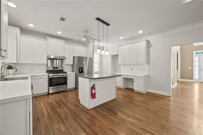Building Photo - 10950 Kimball Crest Dr