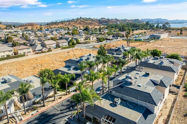 Building Photo - Spacious 2 Bed/2 Bath Home with Private Pa...