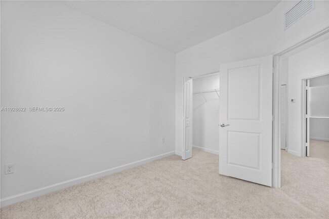 Building Photo - 2498 SE 25th Ct