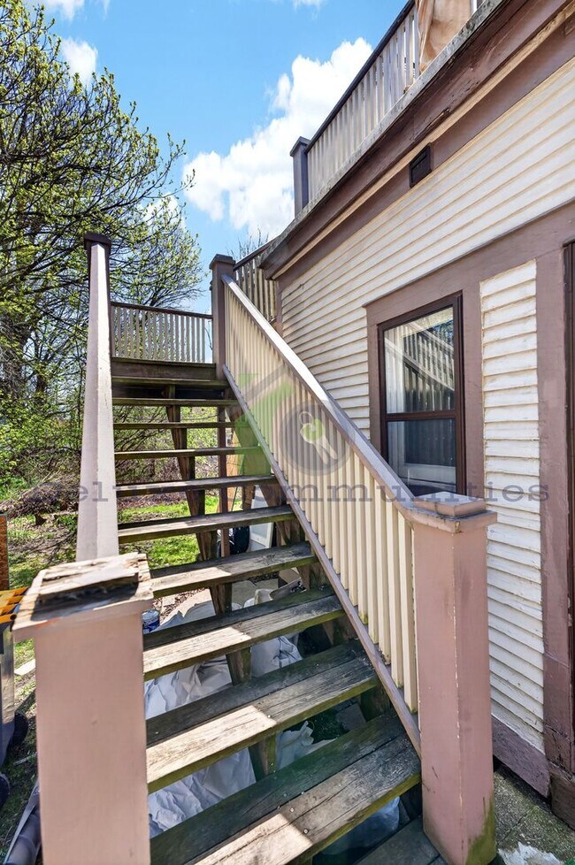 Building Photo - 410 Eastern Ave SE