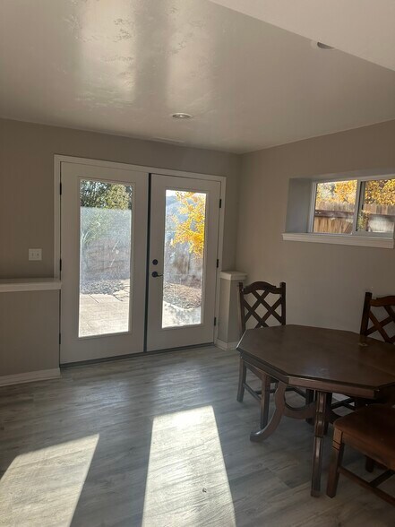 Building Photo - 108 Conejo Pl