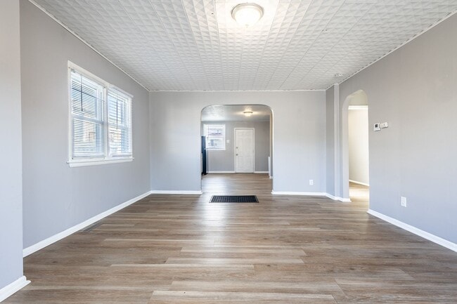 Building Photo - Renovated 1-Bedroom Home with Spacious Backyard & Washer/Dryer