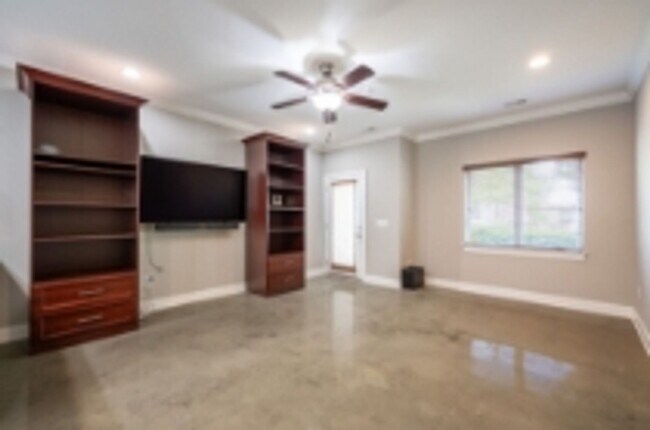 Building Photo - Location, Location , Location with this Be...