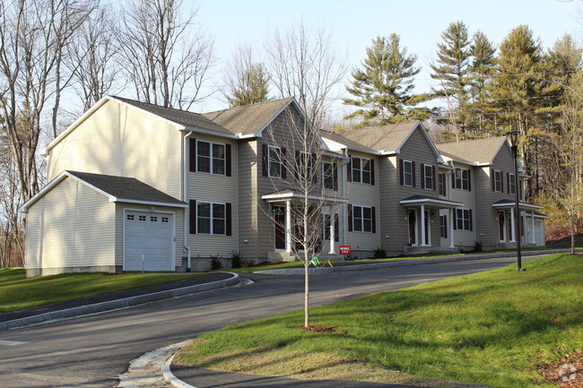 Building Photo - Hidden Oak Way