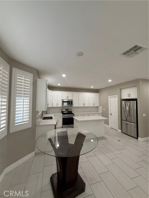 Building Photo - 654 W Margarita Dr