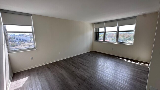 Building Photo - 625 Biltmore Way