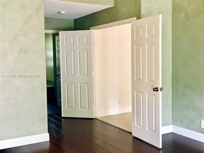 Building Photo - 834 Verona Lake Dr