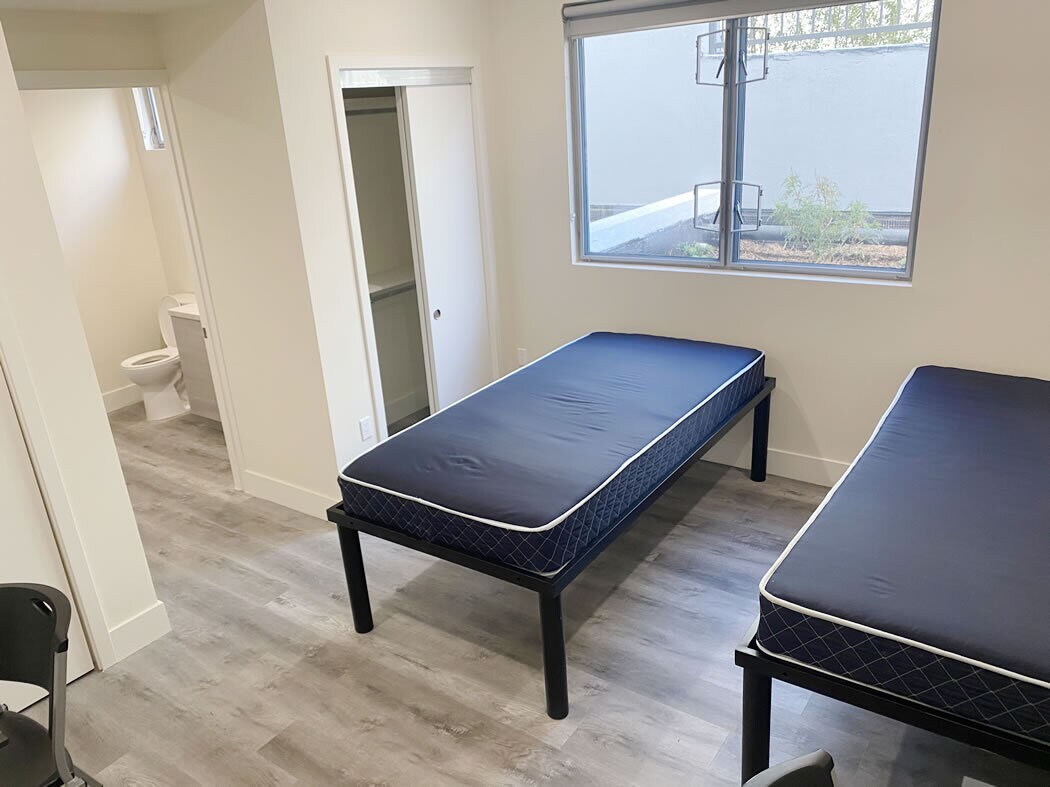 662 Kelton AVenue, Westwood, CA 90024 - Bedroom w/ Private Bathroom - 662 Kelton Ave