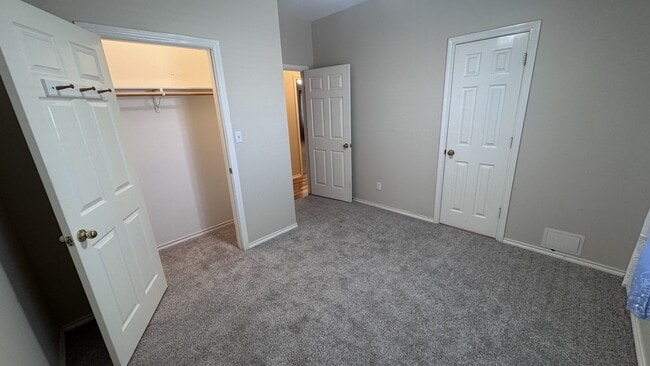 Building Photo - 607 Mustang St