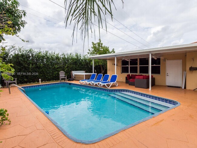 Building Photo - 5524 Garfield St